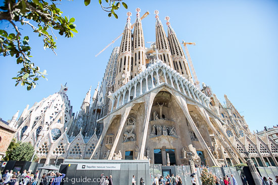 巴塞罗那第一大旅游景点——安东尼·高迪设计的Sagrada Familia（圣家堂）